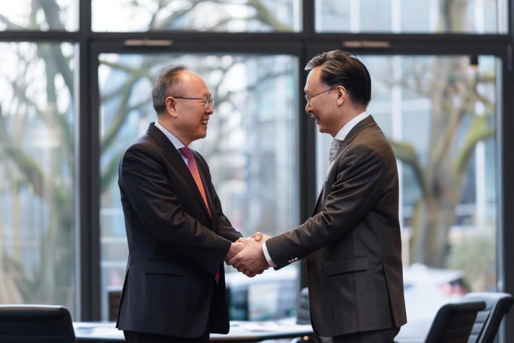 baic investit daimler joint venture